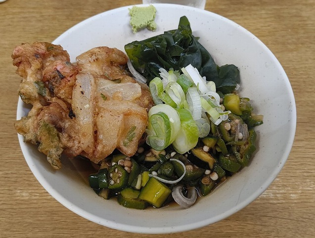 冷し太そば（小盛）＋山形だし＋五目かき揚げ