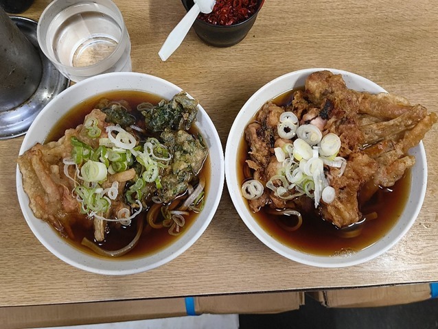 太そば（小盛）＋春菊天＋ごぼう天とジャンボゲソ天＋ごぼう天＋太そば（小盛）