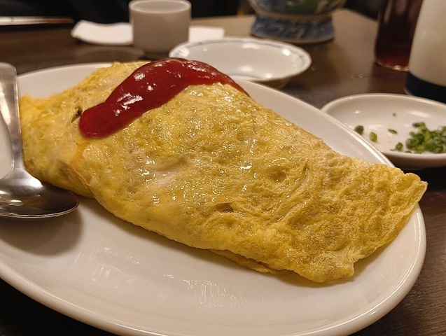 「ナカジマ食堂」で「白子の酒蒸し」で「赤星」を吞み、「かつ煮」と「オムライス」で「熱燗」を2本吞んだのだ。「かつ煮」と「オムライス」で「熱燗」という夢のようなメニューを楽しんだのだが、勿論、 うまかったのだよ（笑）。（ナカジマ：千束通り商店街：浅草五丁目）