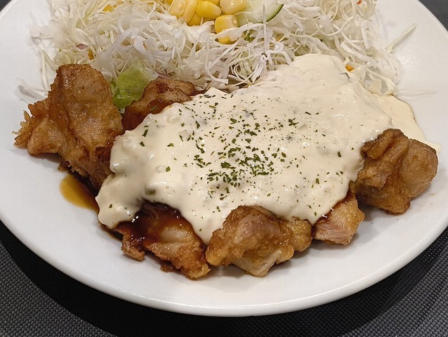 チキン南蛮と大量のタルタルソース