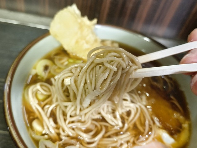 蕎麦を手繰る