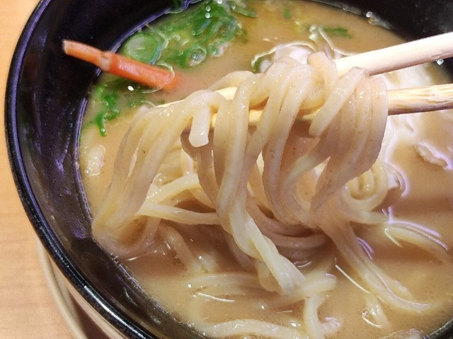 ラーメンを手繰る