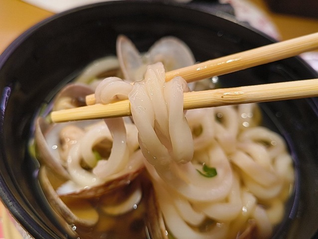 うどんを手繰る