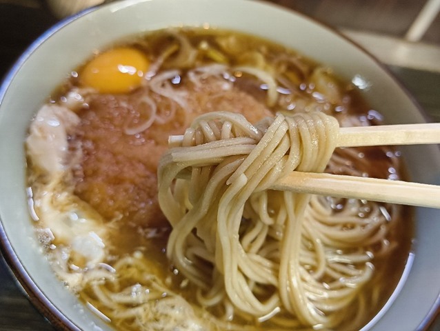 蕎麦を手繰る