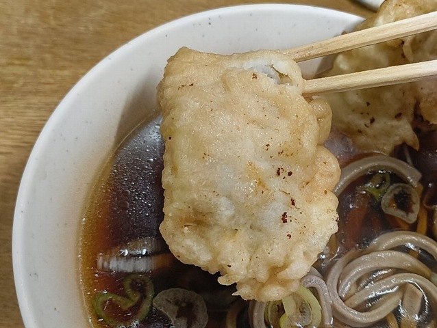 穴子天を食べる