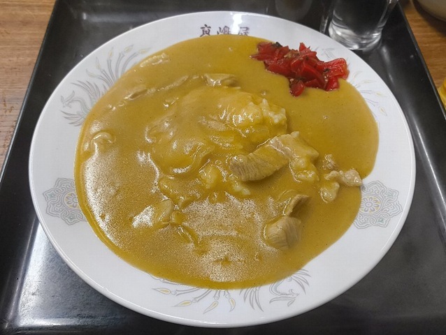 ライスカレーを食べる