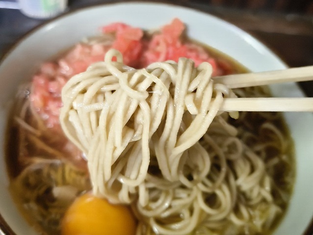蕎麦を手繰る