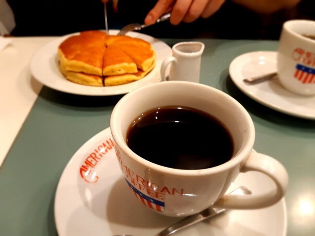 アメリカンコーヒーとホットケーキ