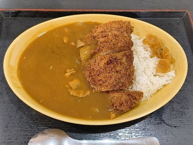 カツカレー（ご飯半分、福神漬けトッピング）