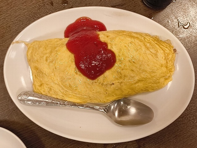『ナカジマ食堂』で「たこの頭のぶつ切り」で「赤星」を吞み、ビールが無くなれば「角ハイ」をもらい、最後は「オムライス」で〆たのだ。『喜美松』から『ナカジマ』へ、いつものルーティンなのだが、これがうまいのだから、最高なのだよ（笑）。（ナカジマ：千束通り商店街：浅草五丁目）