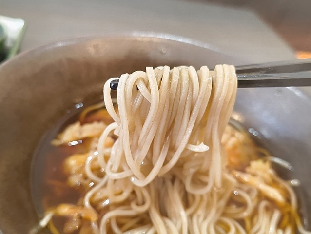 蕎麦を手繰る