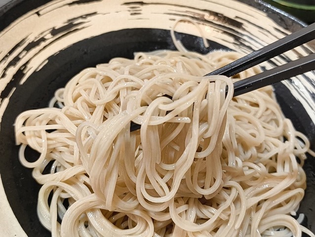 蕎麦を手繰る