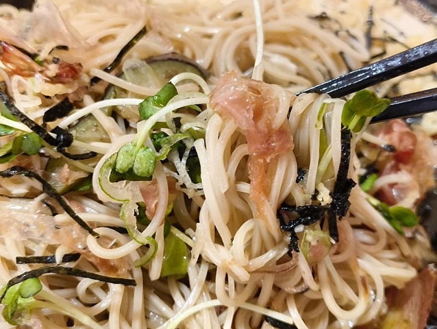 蕎麦を手繰る