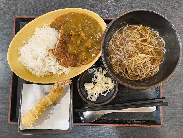 ミニカツカレー＋ハーフそば＋海老天（無料クーポン）
