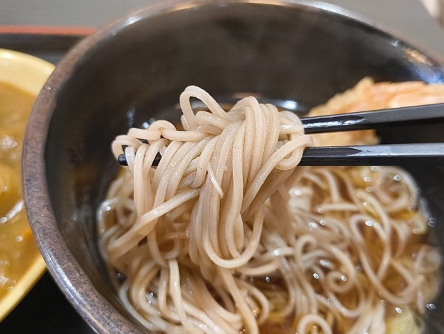蕎麦を手繰る
