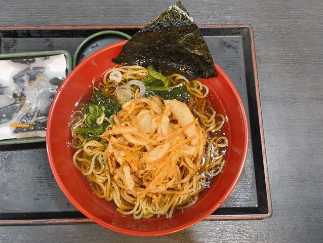 「ゆで太郎」で勇気を持って「中華そば」+「かきあげ」＝「かきあげ中華そば」を食べた。ただ 食べ終えた後ひどい眠気が襲ってきた。 あー「血糖値スパイク」だな、と。 まあ、うまいから許すけれども（笑）。（ゆで太郎 もつ次郎本所吾妻橋店：墨田区吾妻橋3丁目）