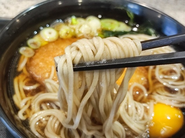 蕎麦を手繰る