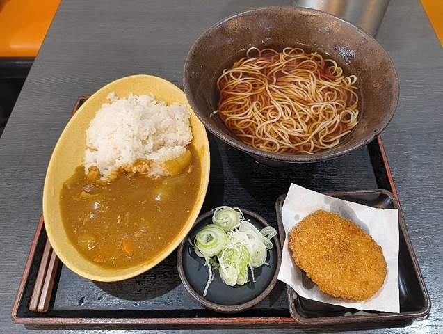 カレーセット（温）とコロッケ（無料クーポン）