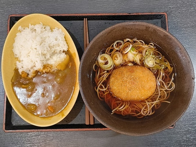 ミニカレーとコロッケそば
