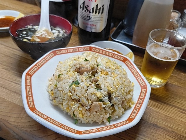 「亀戸餃子錦糸町店」で「餃子」と「チャーハン」と「ビール」でランチ。この日はあたしは喉風邪で何時もの様には食べられなかったが、「餃子」と「チャーハン」と「ビール」が有れば、あたしは幸せだったのだよ（笑）。（亀戸餃子錦糸町店：墨田区江東橋3丁目）