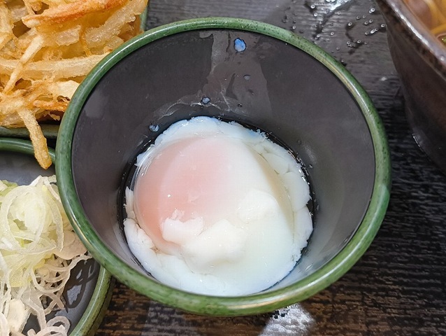 温泉玉子