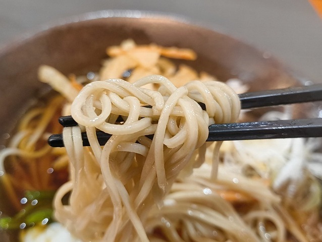 蕎麦を手繰る