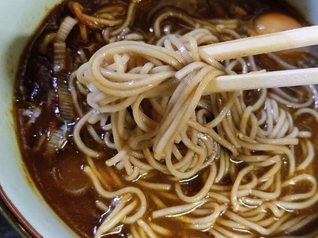 カレーと蕎麦とのハイブリッド