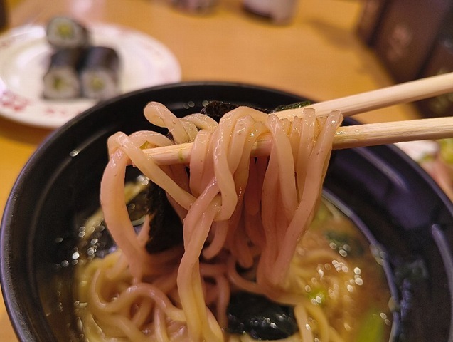 ラーメンを手繰る