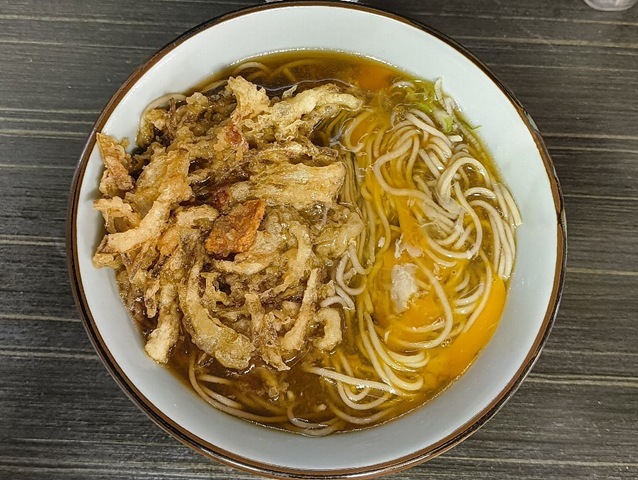 かき揚げとたまごの対比を見る