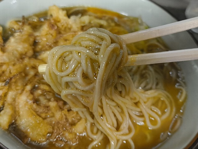 たまごを纏った蕎麦を手繰ると、あぁ、私の大好きな蕎麦の味だ！