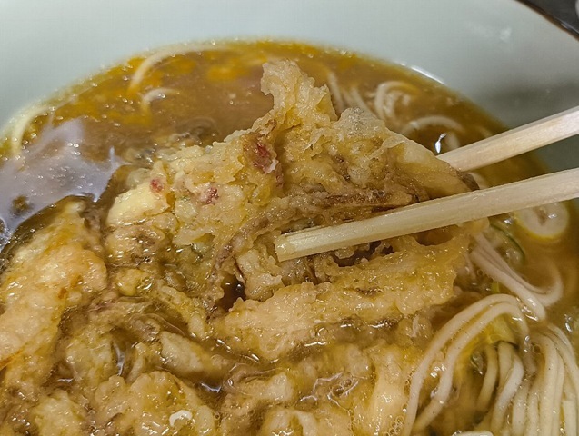 仕上げは、ばらばらになりかけた、あのかき揚げだ