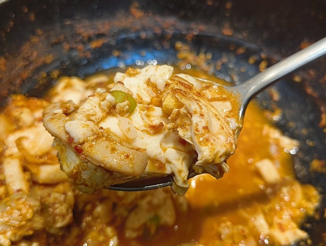 ご飯をスープに浸して食べる