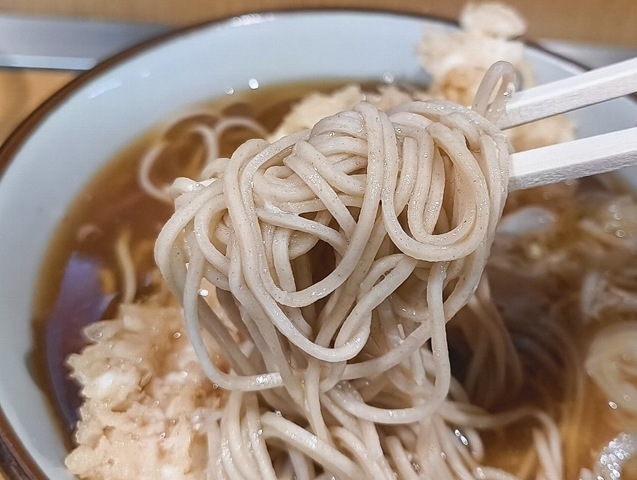 蕎麦を手繰る