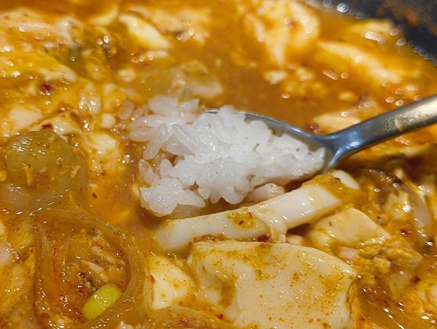 飯を混ぜて食べてみる