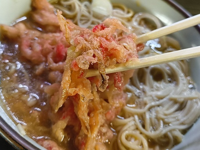 紅ショウガ天を食べる