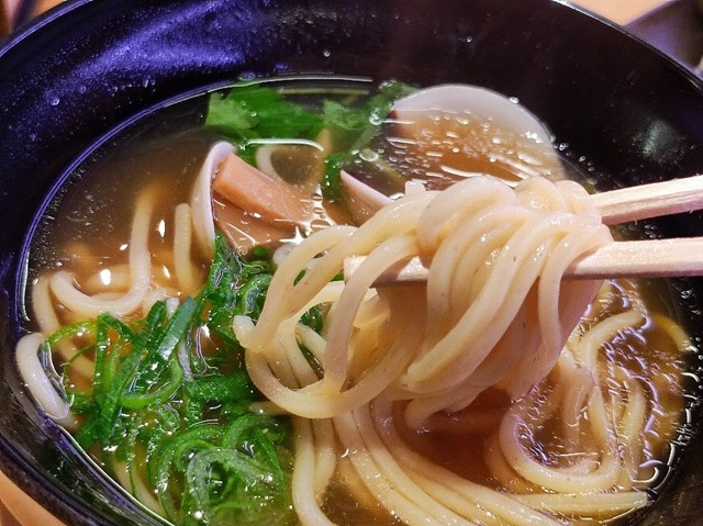 ラーメンを食べる