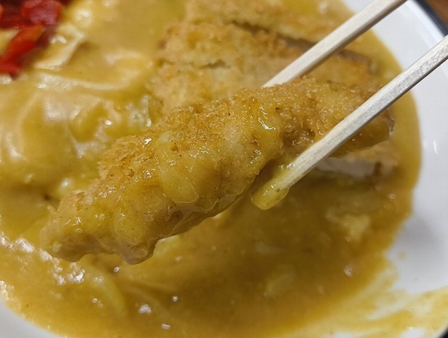 カツを食べる