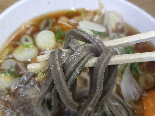 蕎麦を手繰る