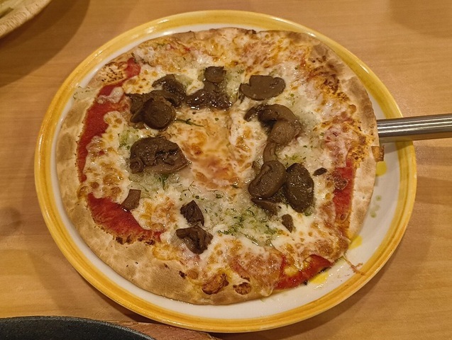 野菜ときのこのピザ