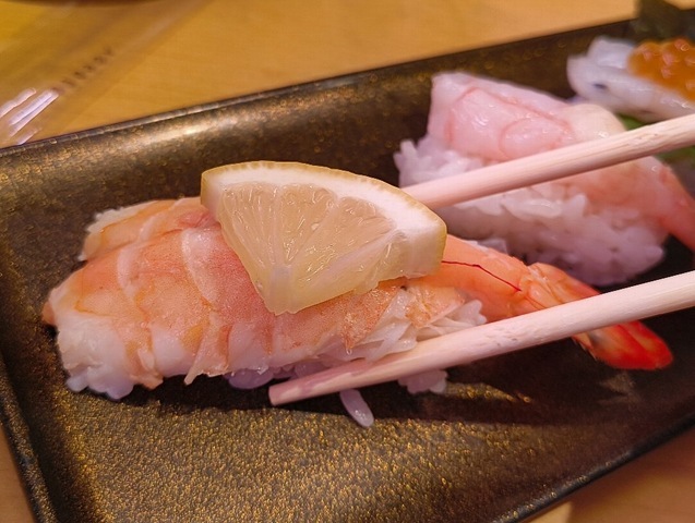 ボイルえび レモンのせ