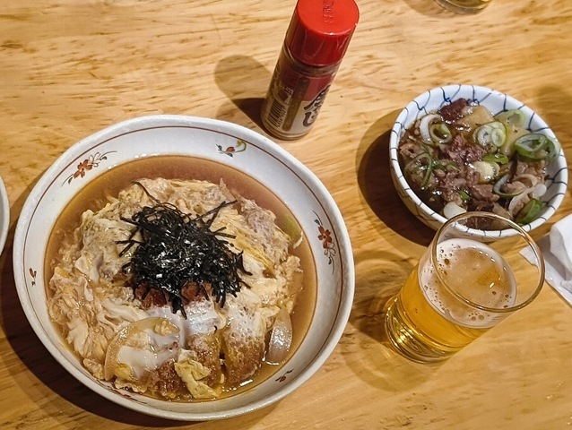 かつ煮と牛すじ煮込みと七味