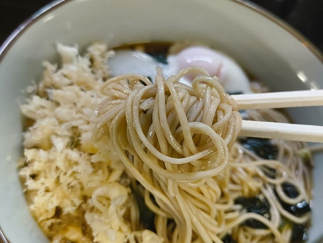 蕎麦を手繰る