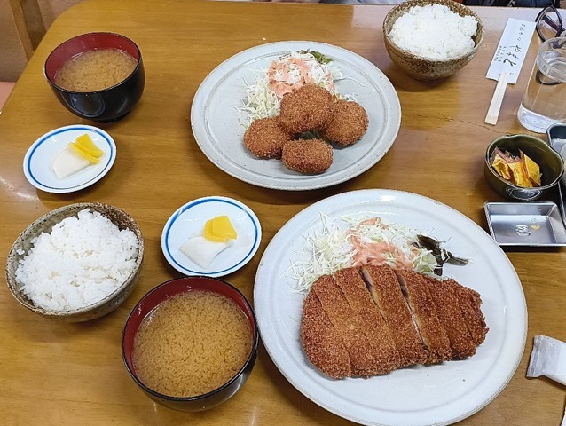 ロースカツ定食とヒレカツ定食