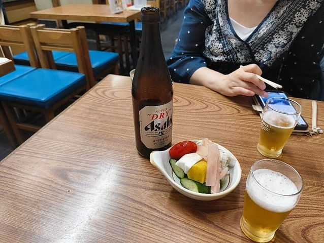 おしんこ盛り合わせとビール