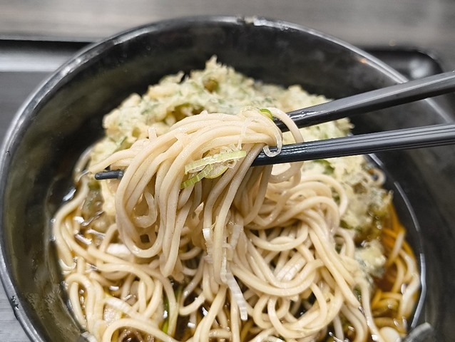 蕎麦を手繰る