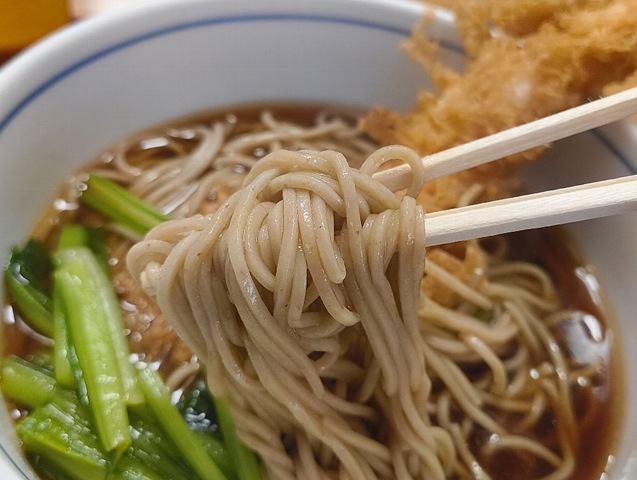 蕎麦を手繰る