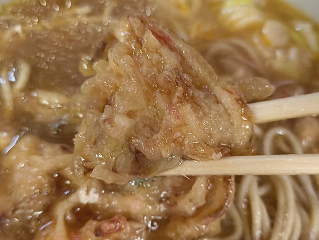 かき揚げを食べる