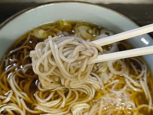 蕎麦を手繰る