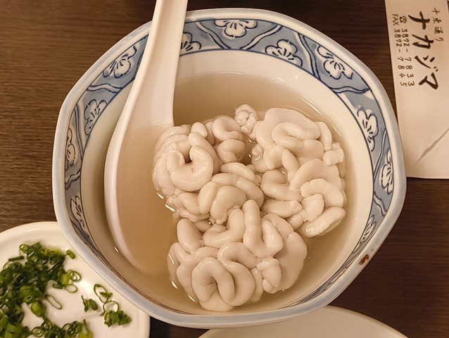 「ナカジマ食堂」で「たこの頭のぶつ切り」で「赤星」を吞み、「白子の酒蒸し」と「みょうがきゅうり」それに「メヌキの煮付」と「オムレツ」で「熱燗」を吞んだ。「熱燗」がもの凄くうまかったのだよ（笑）。（ナカジマ：千束通り商店街：浅草五丁目）