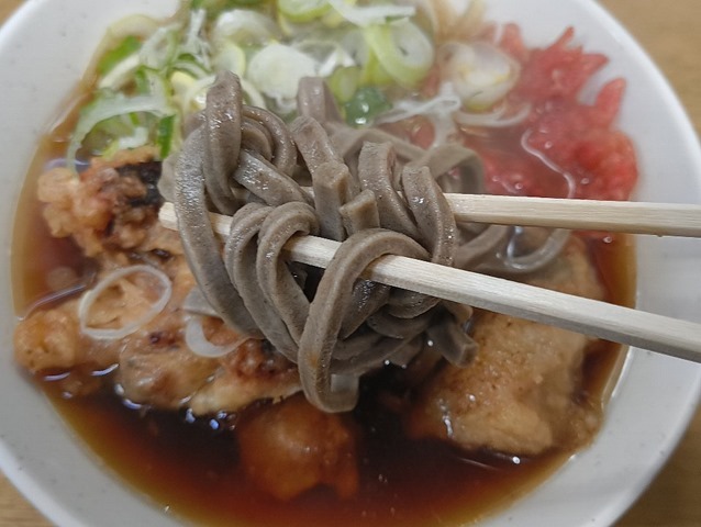 蕎麦を手繰る